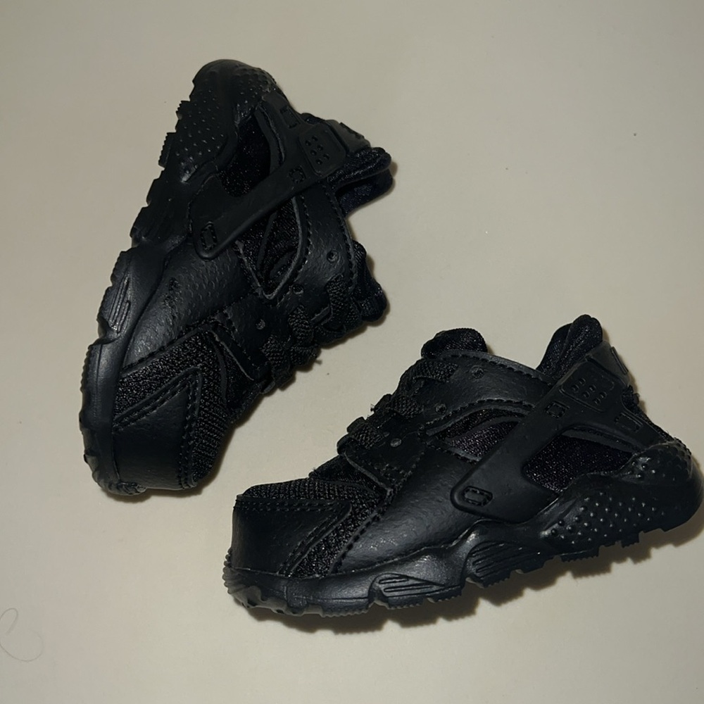 BRAND NEW baby Nike Huarache